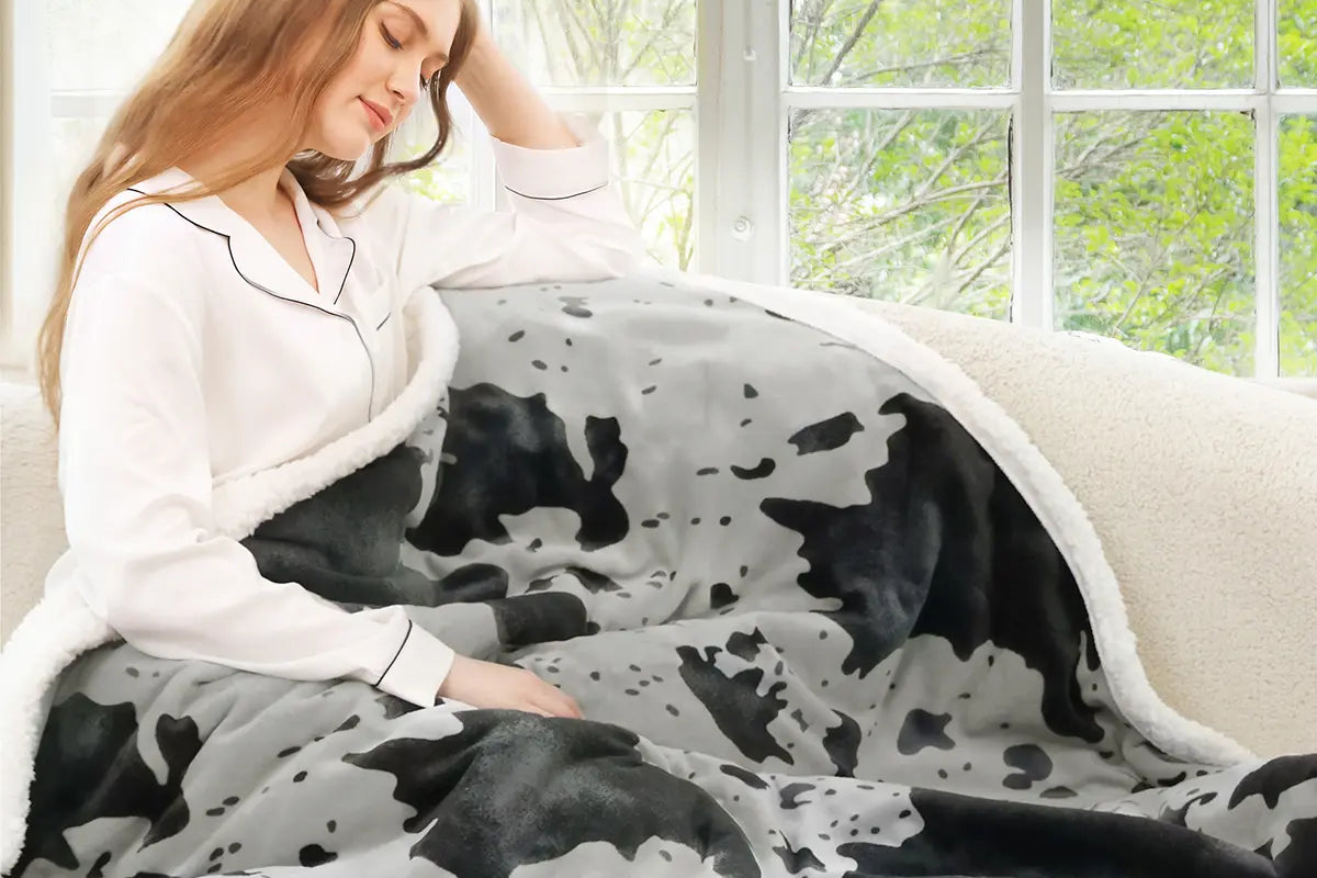 blunique - Cow Print Super Soft Blanket - Blunique