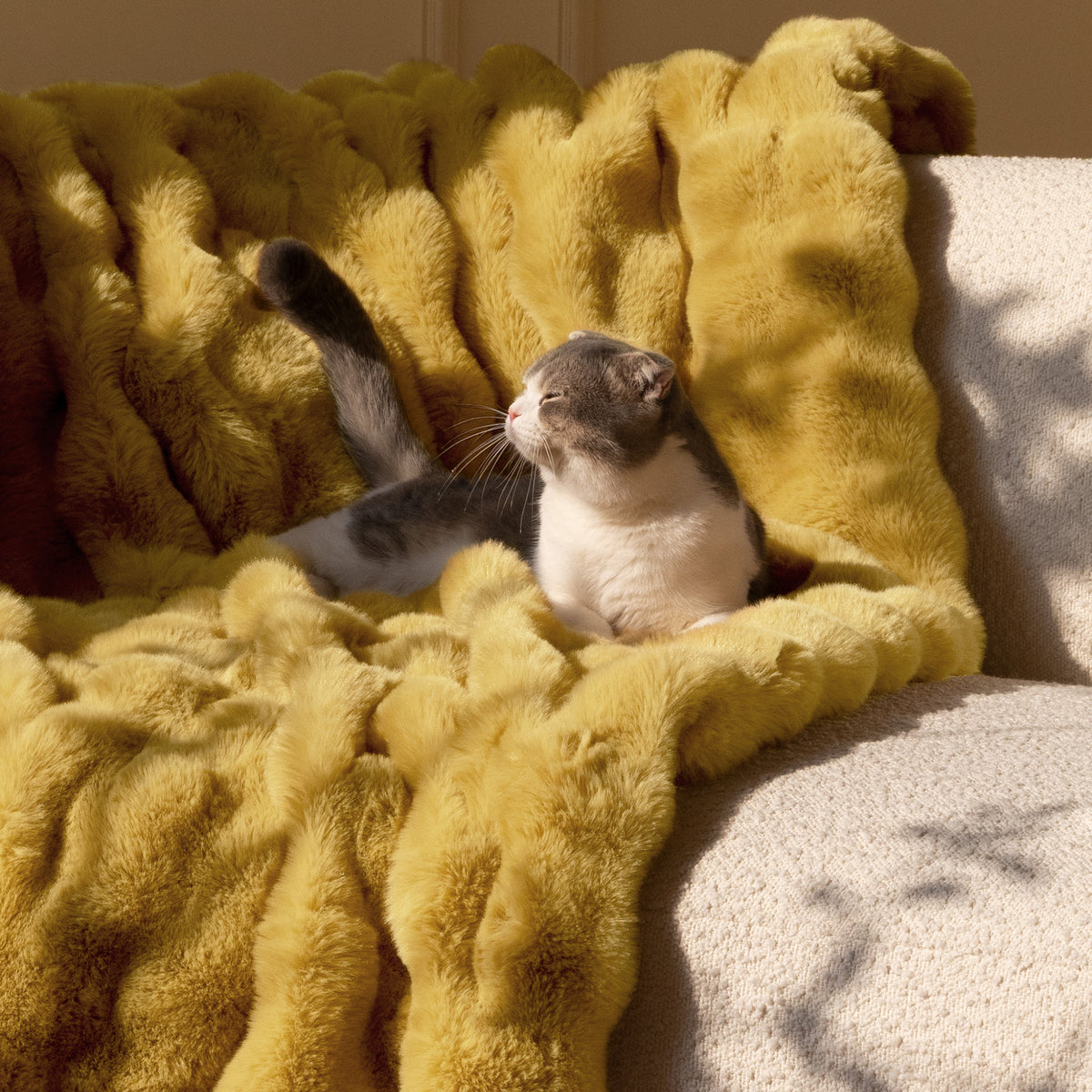 blunique - Premium Faux Fur Bubble Throw & Blanket