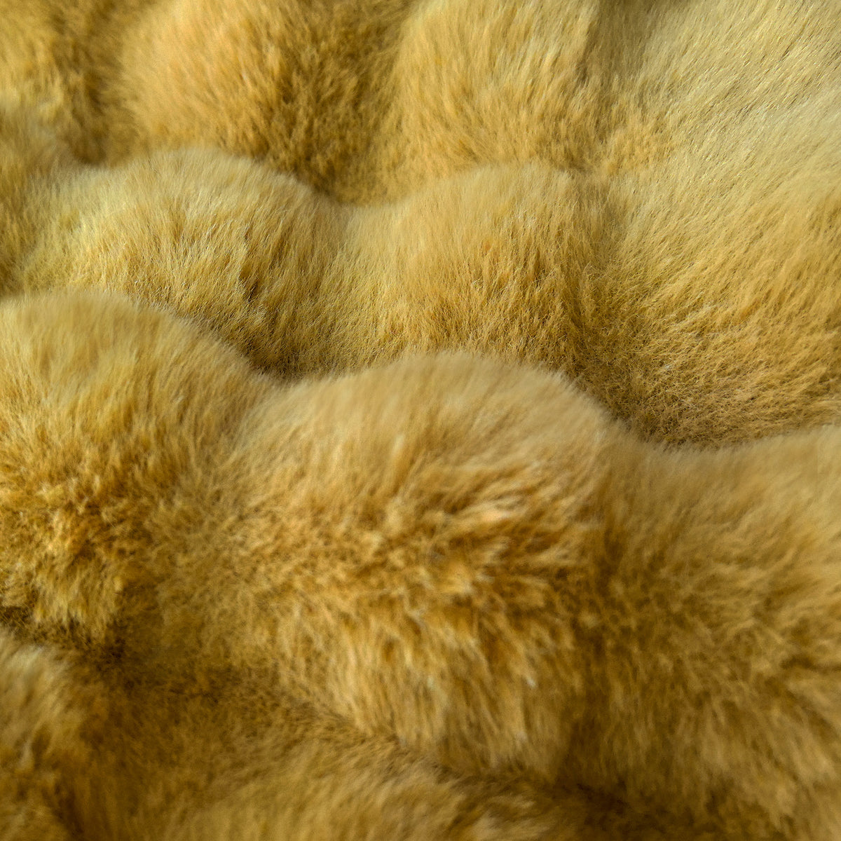blunique - Premium Faux Fur Bubble Throw & Blanket
