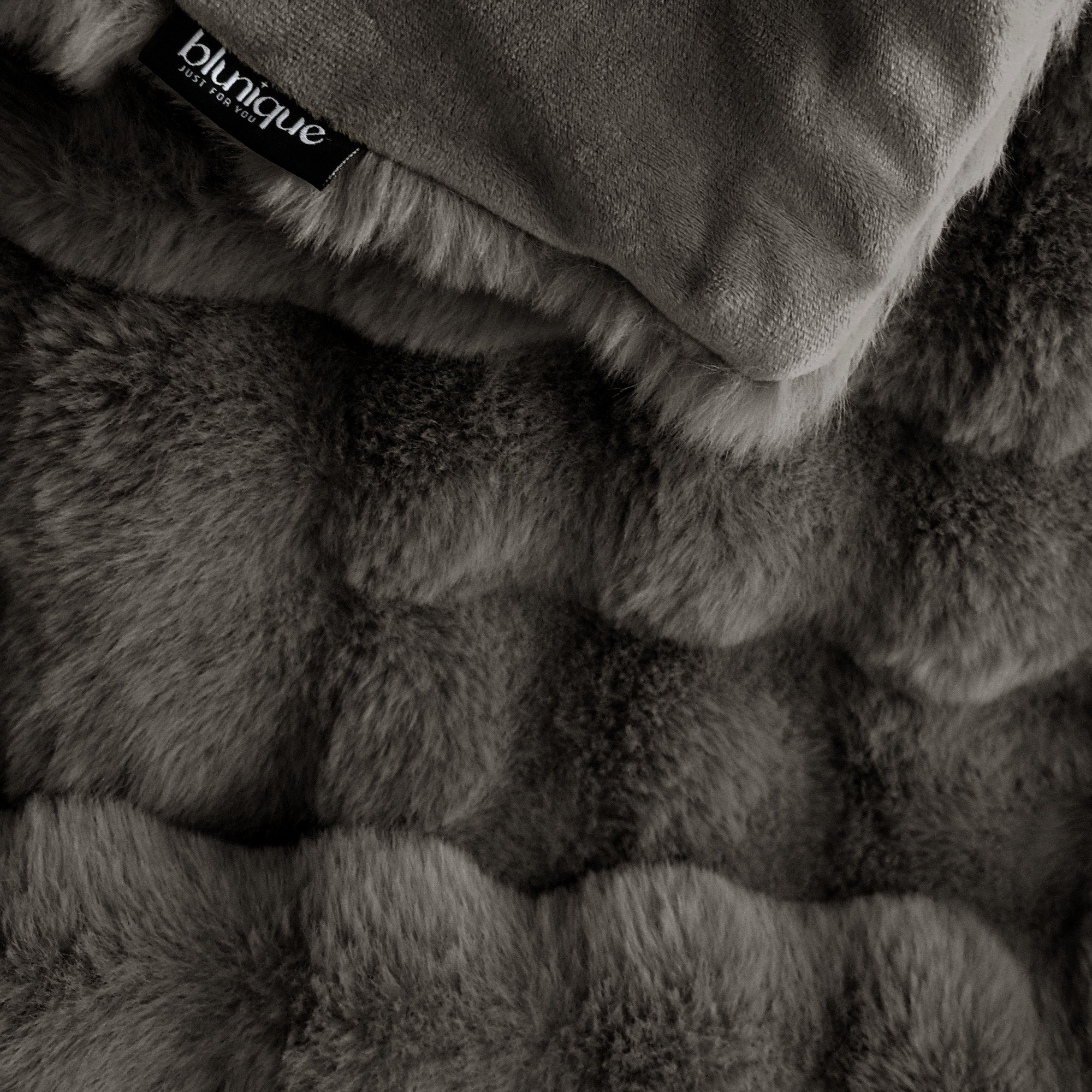 blunique - Premium Faux Fur Bubble Throw & Blanket blunique