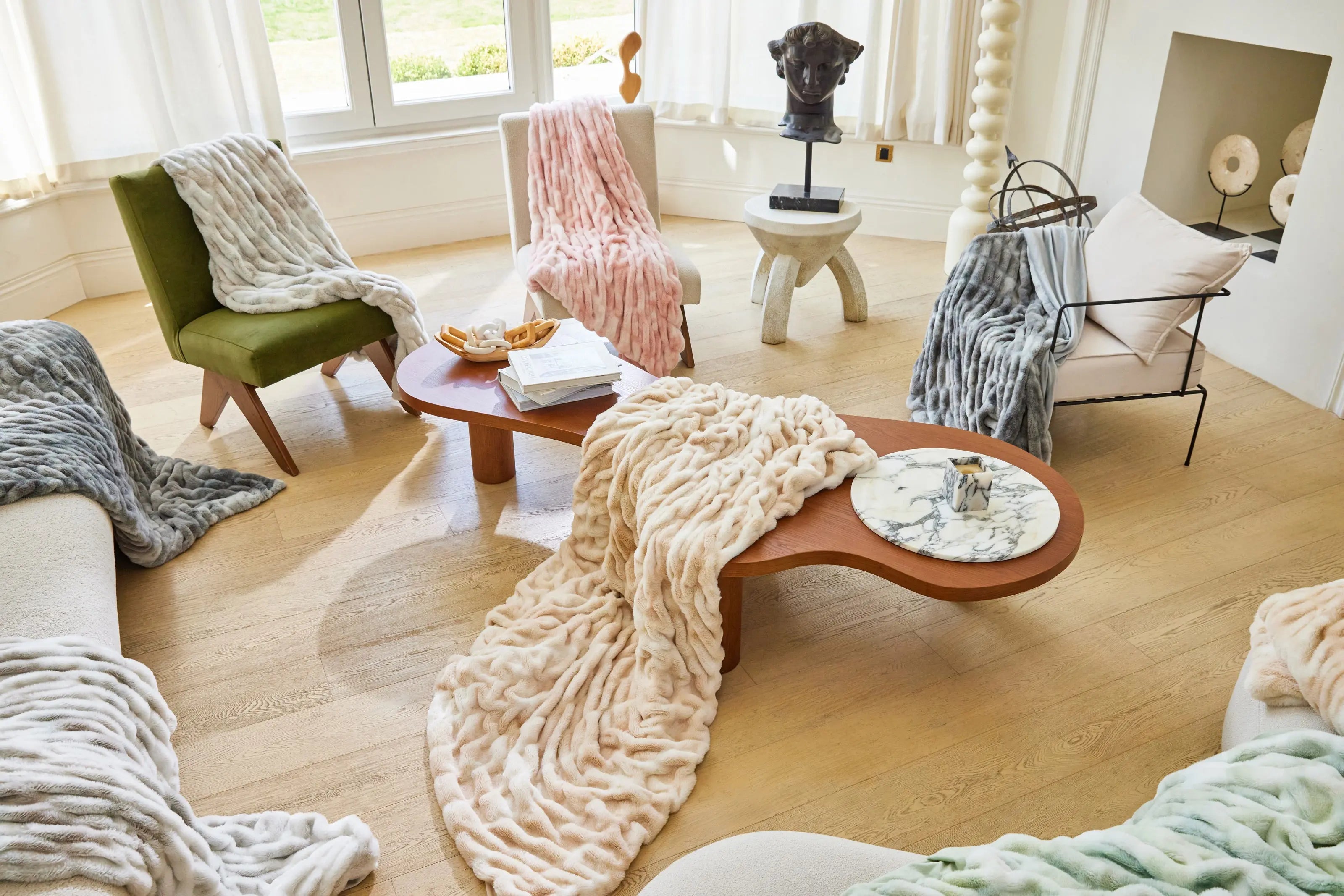 Understanding the Difference Between Throws and Blankets - Blunique