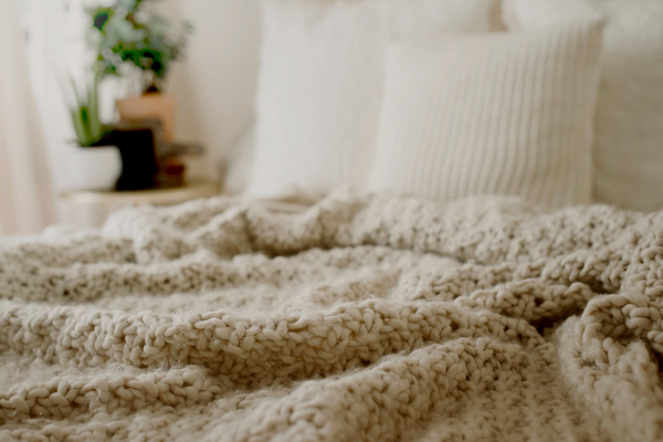 Throws vs. Blankets: Understanding the Differences and Choosing the Perfect Cozy Companion