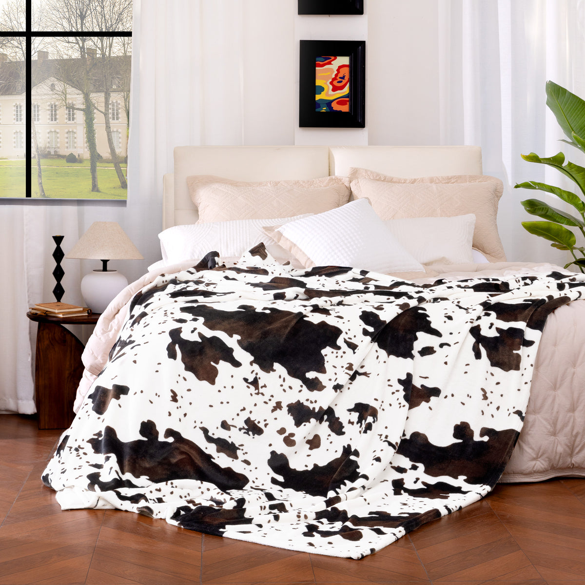 blunique - Cozy Cow Print Non-Shedding Fleece Blanket