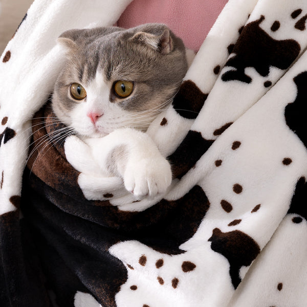 blunique - Cozy Cow Print Non-Shedding Fleece Blanket