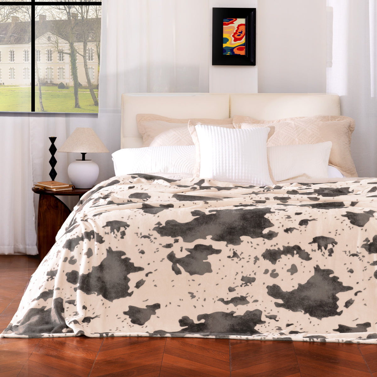 blunique - Cozy Cow Print Non-Shedding Fleece Blanket