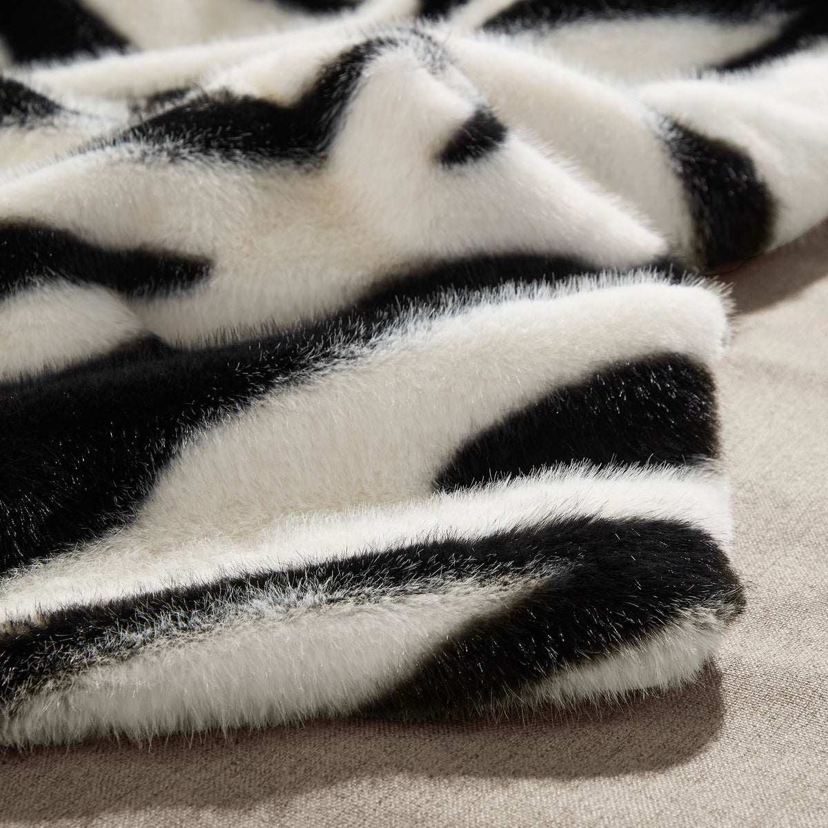 blunique Luxury Faux Fur Heated Blanket Electric Throw - Zebra Print 50''x60''