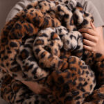 Hug shot gradient leopard brown dual-sided elastic bunny faux fur blanket